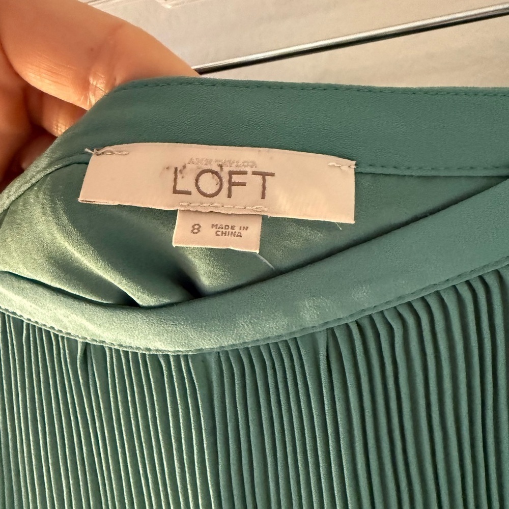 NWT-Ann Taylor LOFT Fluid Pleated Skirt Sz 8 - Picture 6 of 10